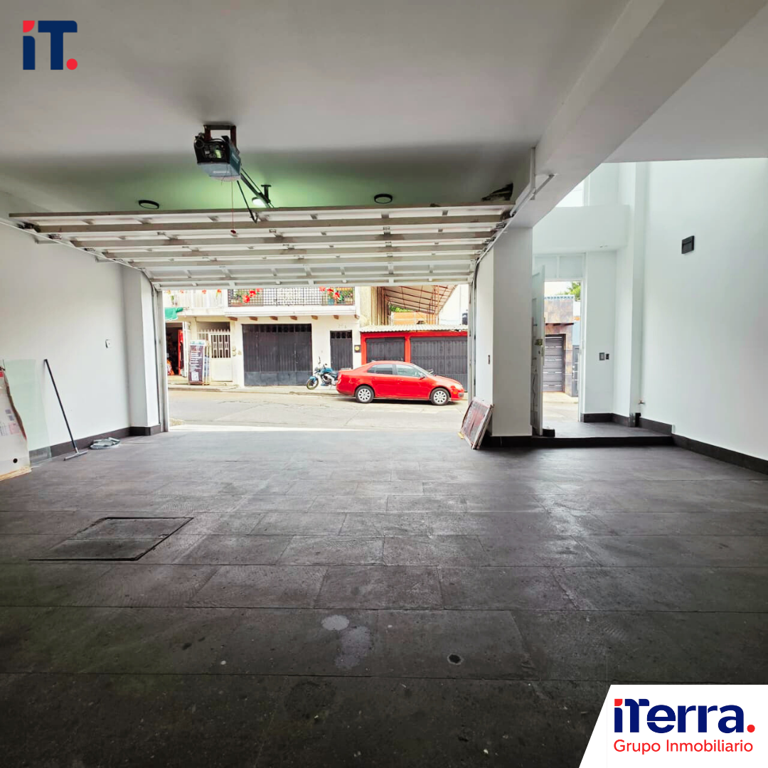 03 VENTA DE CASA TERRENO EN URUAPAN MICHOACAN FRENTA A PLAZA AGORA