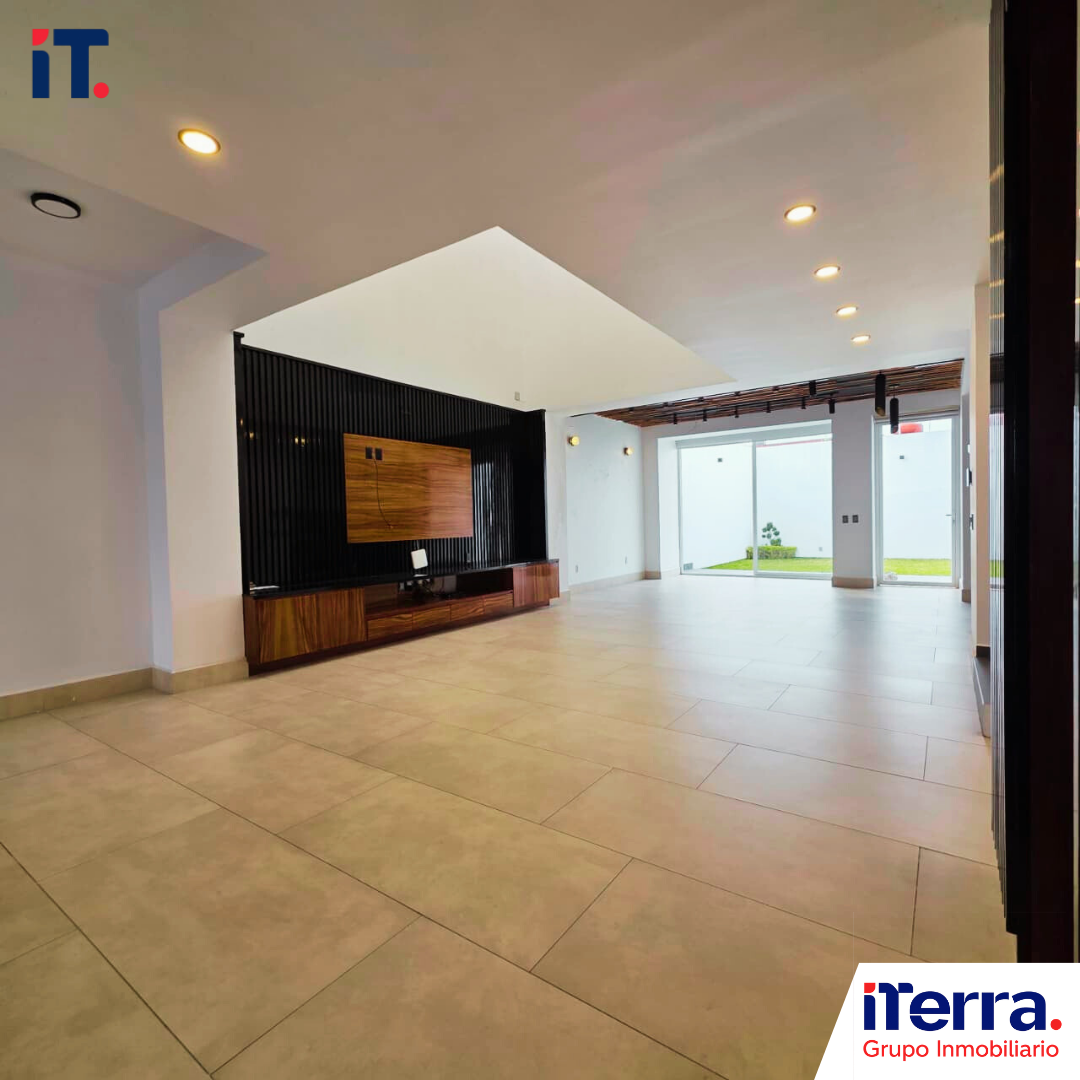 05 VENTA DE CASA TERRENO EN URUAPAN MICHOACAN FRENTA A PLAZA AGORA