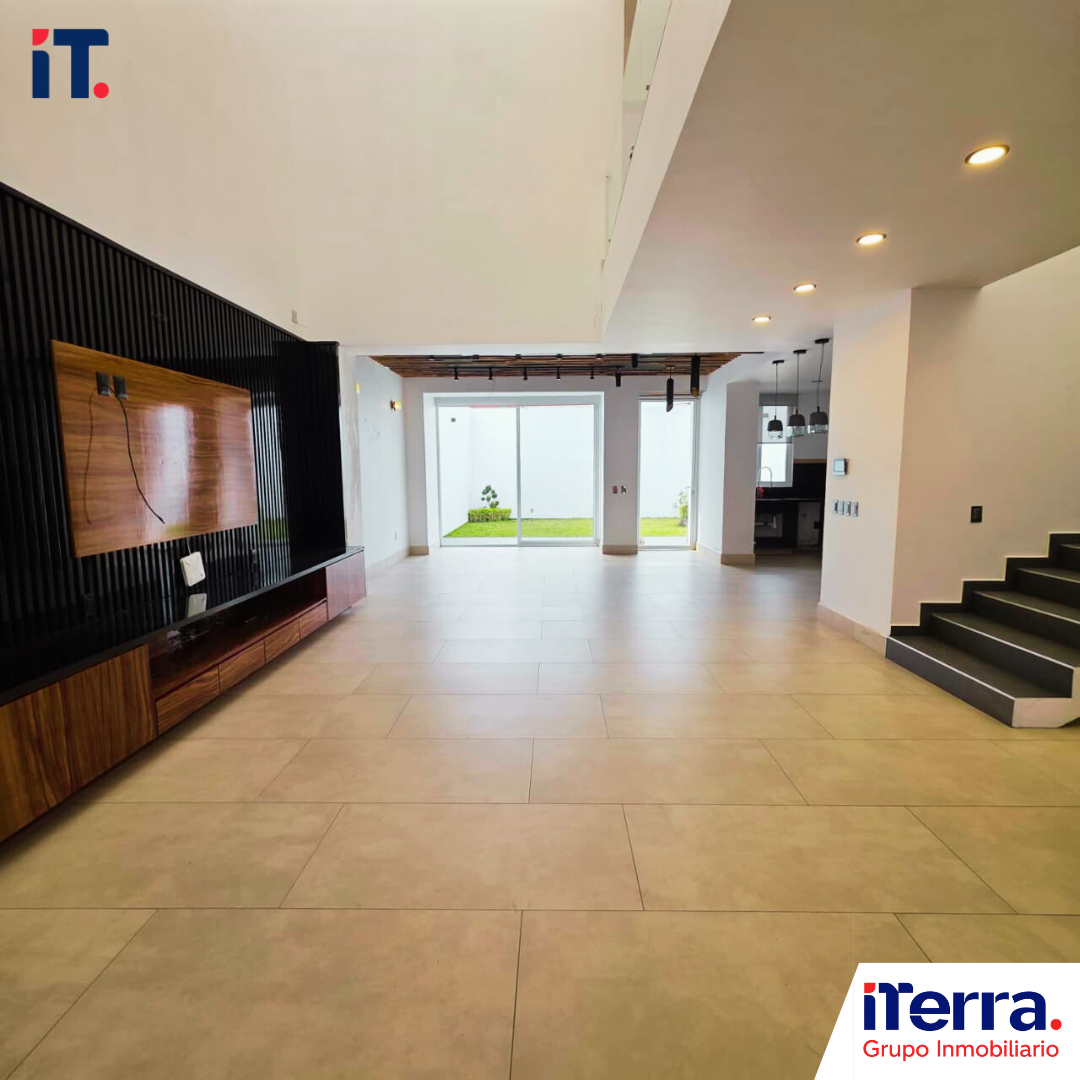 09 VENTA DE CASA TERRENO EN URUAPAN MICHOACAN FRENTA A PLAZA AGORA