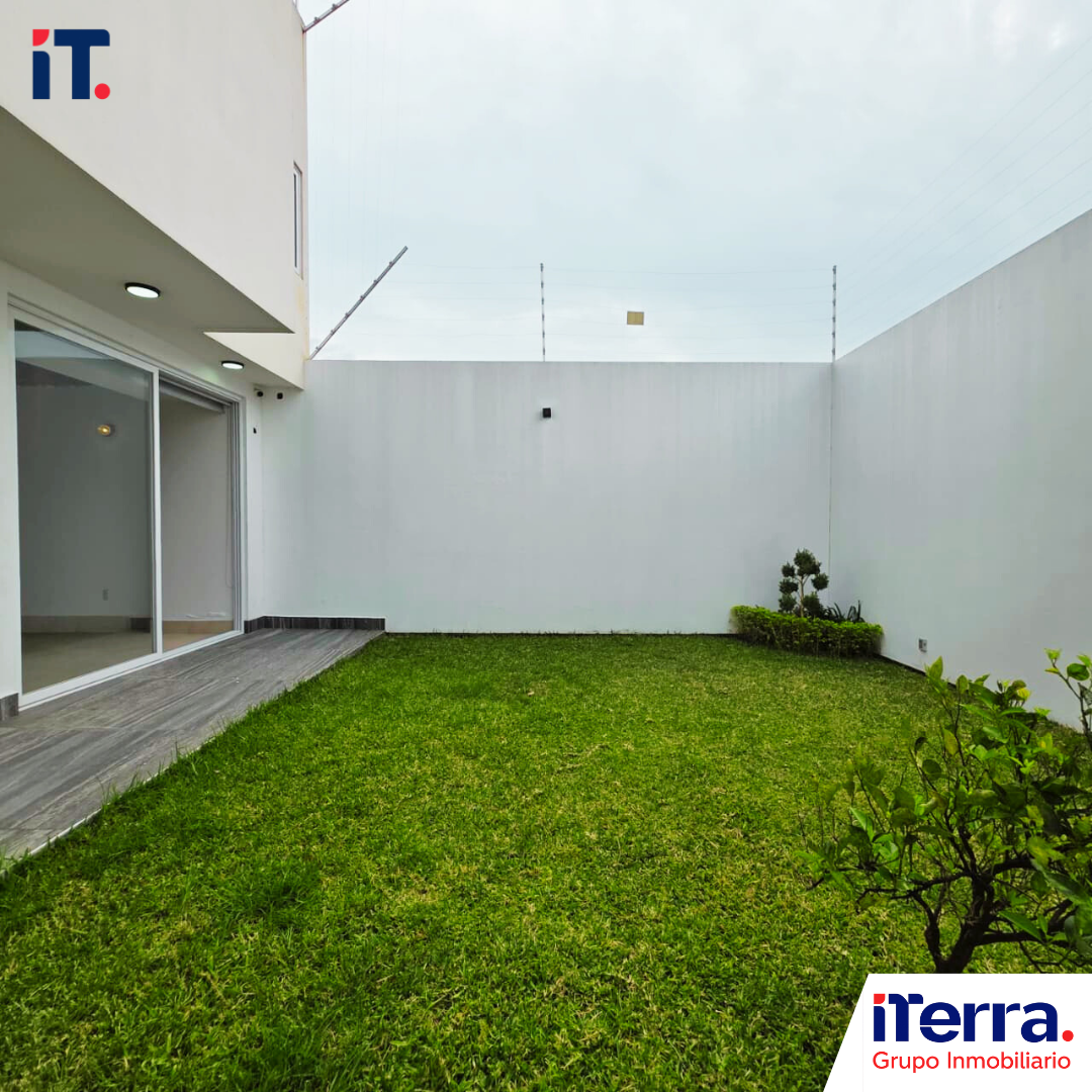 10 VENTA DE CASA TERRENO EN URUAPAN MICHOACAN FRENTA A PLAZA AGORA