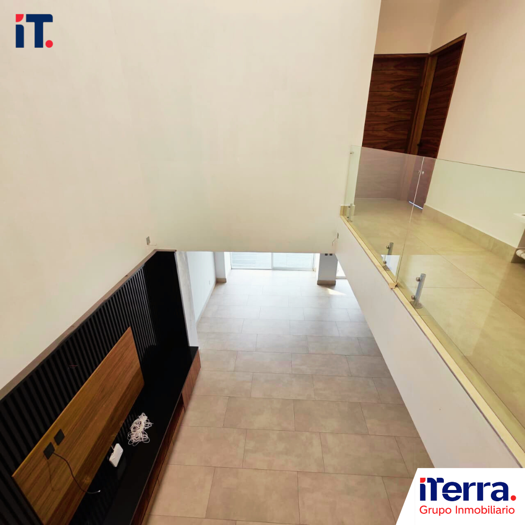 11 VENTA DE CASA TERRENO EN URUAPAN MICHOACAN FRENTA A PLAZA AGORA