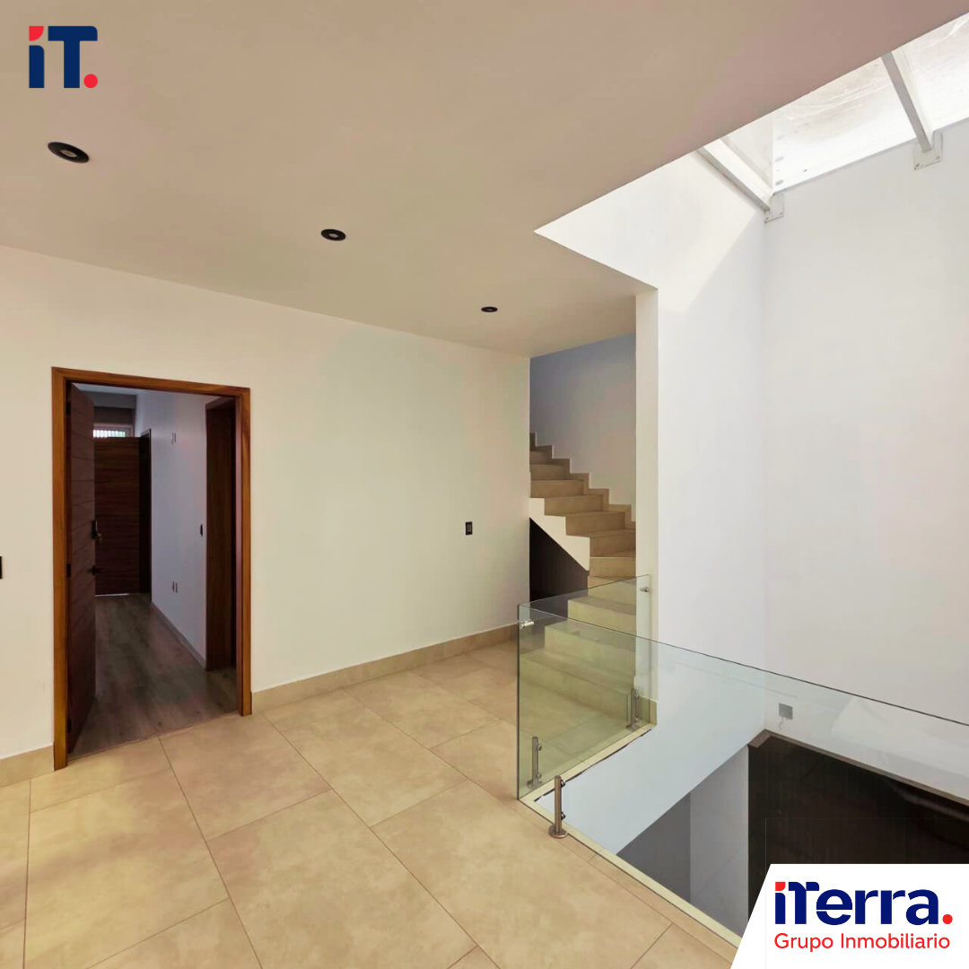 12 VENTA DE CASA TERRENO EN URUAPAN MICHOACAN FRENTA A PLAZA AGORA