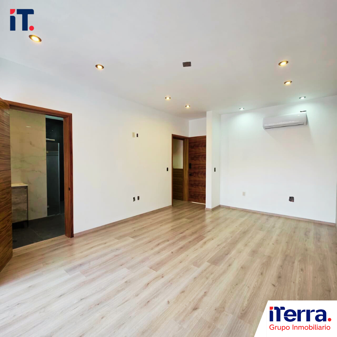 13 VENTA DE CASA TERRENO EN URUAPAN MICHOACAN FRENTA A PLAZA AGORA