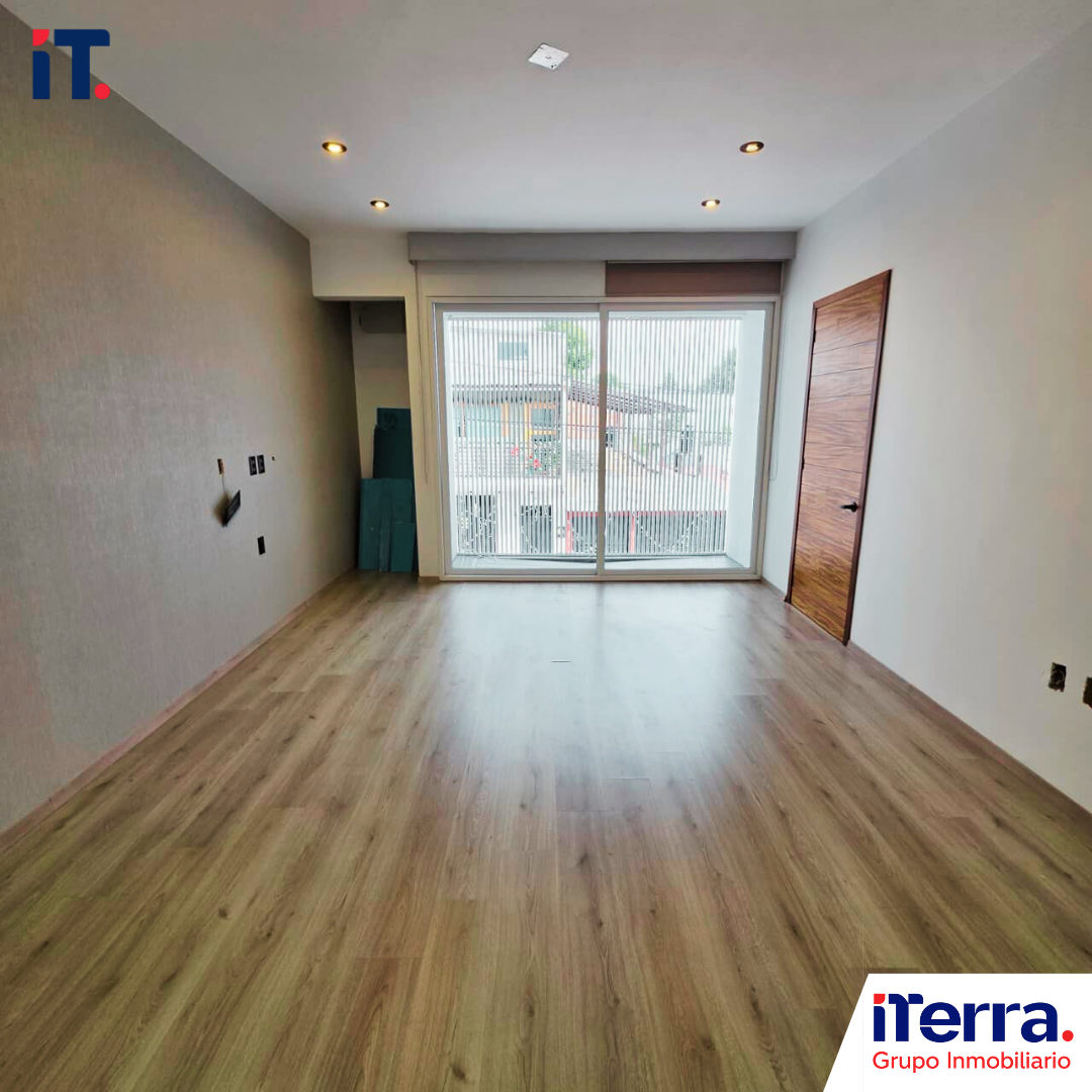 15 VENTA DE CASA TERRENO EN URUAPAN MICHOACAN FRENTA A PLAZA AGORA