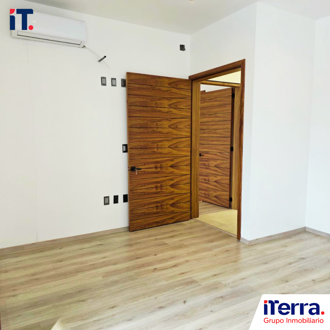 16 VENTA DE CASA TERRENO EN URUAPAN MICHOACAN FRENTA A PLAZA AGORA