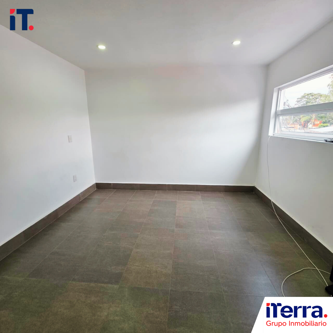 17 VENTA DE CASA TERRENO EN URUAPAN MICHOACAN FRENTA A PLAZA AGORA