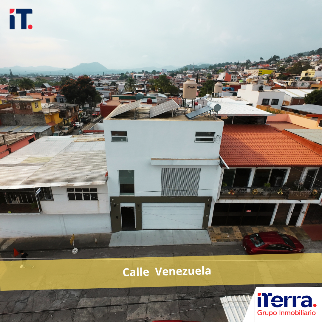 19 VENTA DE CASA TERRENO EN URUAPAN MICHOACAN FRENTA A PLAZA AGORA